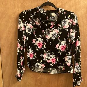 H&M cropped floral print blouse size size petite (European/junior size)